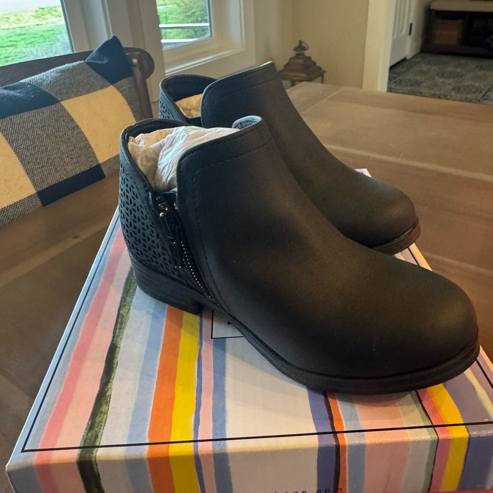 NWT Mia Shoes Black Suede Ankle Boots